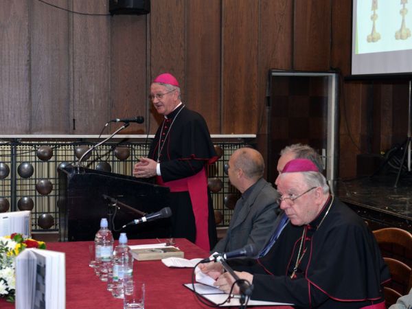 Predstavljen zbornik “Spašavanje povijesti” u čast biskupa Bogovića