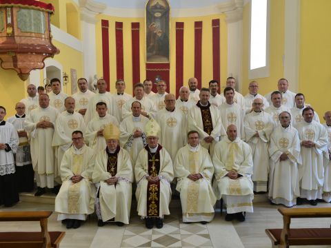 Gospićko-senjska biskupija - Biskup Križić u gospićkoj katedrali zaredio trojicu novih svećenika