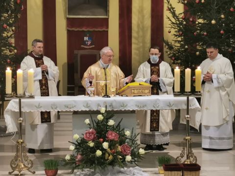 Gospićko-senjska biskupija - POLNOĆKU U GOSPIĆKOJ KATEDRALI PREDVODIO JE BISKUP ZDENKO  KRIŽIĆ