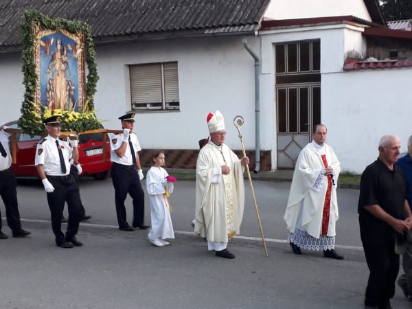     PROSLAVA UOČI VELIKE GOSPE U OŠTARIJAMA