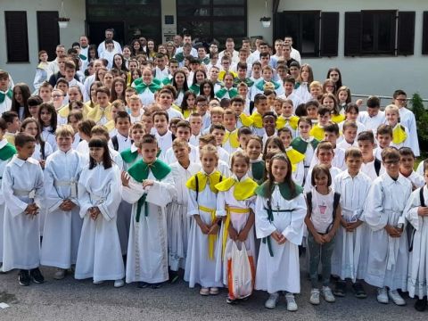 Gospićko-senjska biskupija - Biskupijski susret ministranata na Plitvičkim jezerima