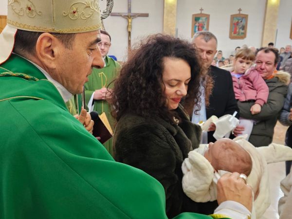 Biskup Medo krstio peto dijete obitelji Ramljak