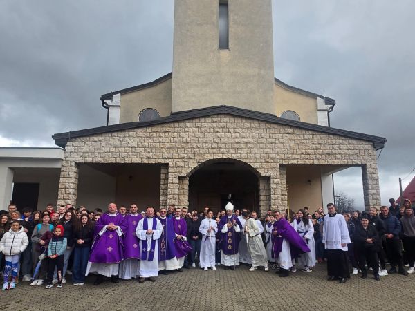 U Korenici održan Križni put mladih Gospićko-senjske biskupije