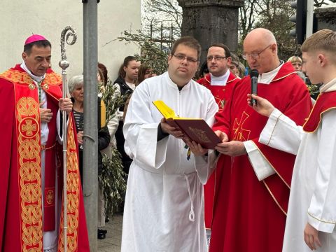 Gospićko-senjska biskupija - Biskup Medo na Cvjetnicu predvodio misno slavlje u gospićkoj Katedrali