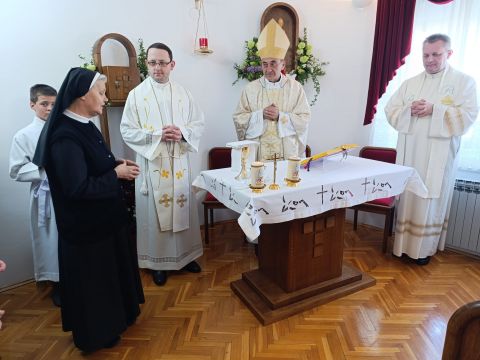 Gospićko-senjska biskupija - Biskup Marko Medo predvodio misno slavlje u Samostanu sv. Josipa u Otočcu