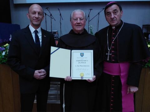 Gospićko-senjska biskupija - Fra Juro Marčinković odlikovan priznanjem Ličko-senjske županije