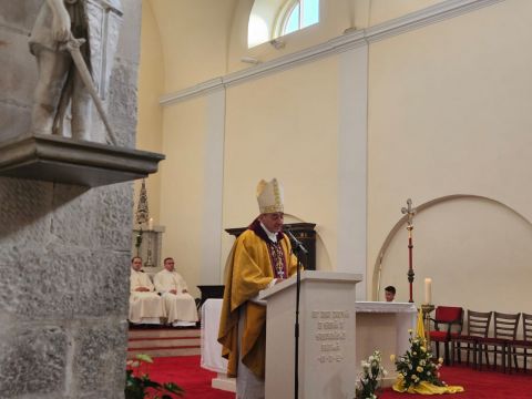 Gospićko-senjska biskupija - Biskup Marko Medo na Tijelovo u Senju