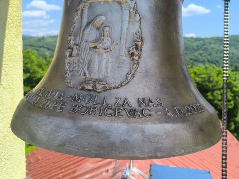 Gospićko-senjska biskupija - U Srbu zazvonilo novo crkveno zvono