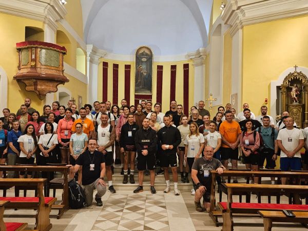Hodočasnici na putu u svetište Majci Božjoj od Krasna