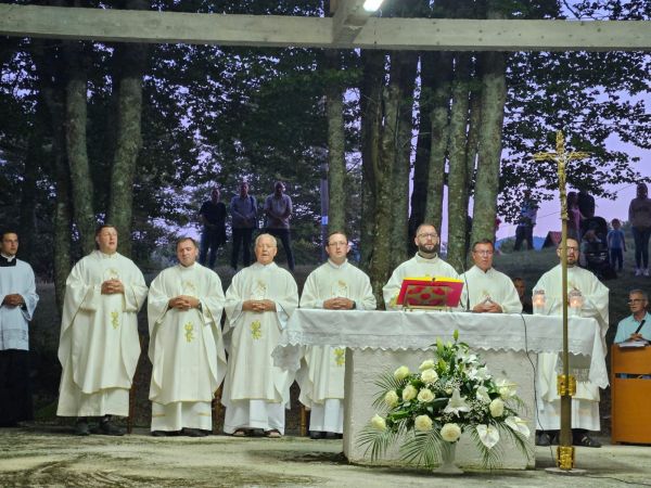 Misa bdijenja uoči Velike Gospe u svetištu Majke Božje od Krasna