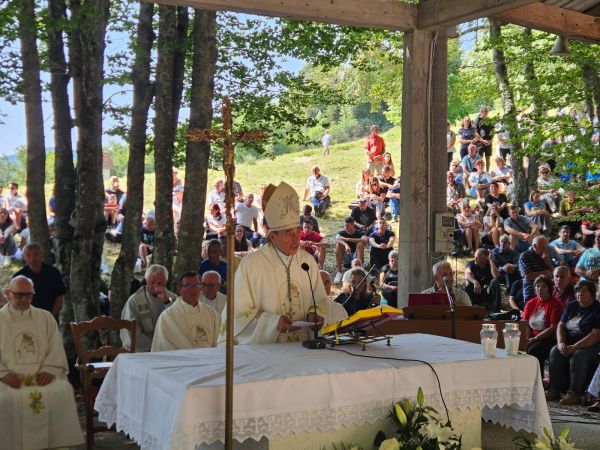 Propovijed gospićko-senjskog biskupa na proslavi Uznesenja Blažene Djevice Marije u svetištu Majke Božje od Krasna