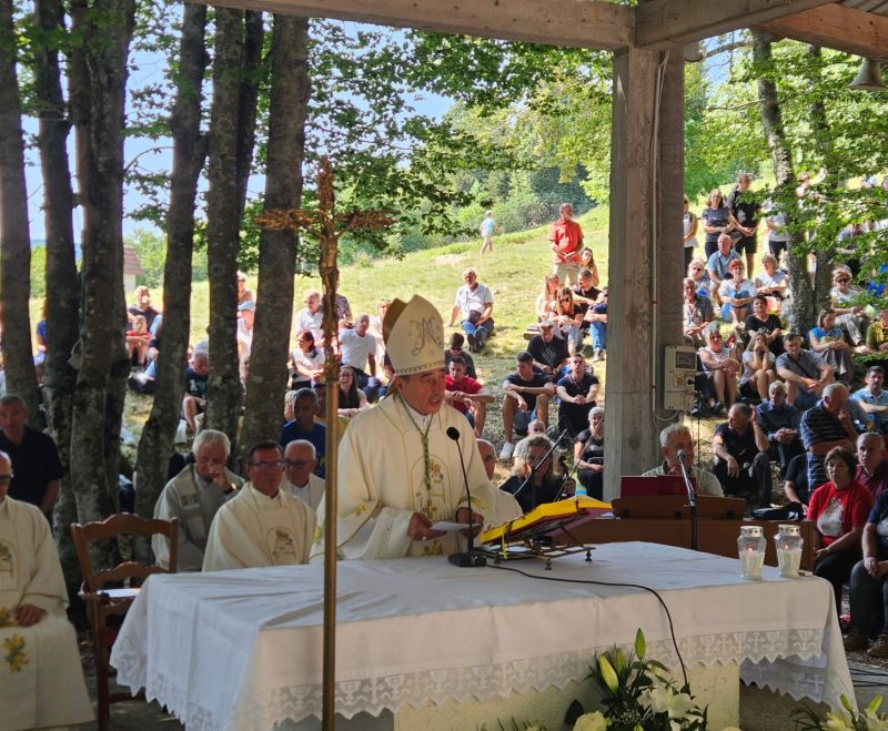 Propovijed gospićko-senjskog biskupa na proslavi Uznesenja Blažene Djevice Marije u svetištu Majke Božje od Krasna