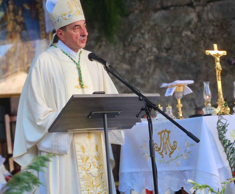 Propovijed gospićko-senjskog biskupa Marka Mede na proslavi Uznesenja Blažene Djevice Marije u Ogulinskim Oštarijama