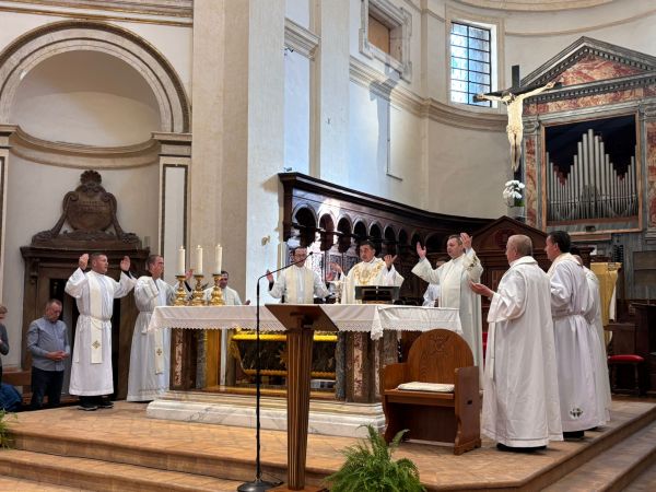 Hodočasnici Gospićko-senjske biskupije započeli svoje hodočašće posjetom Asizu