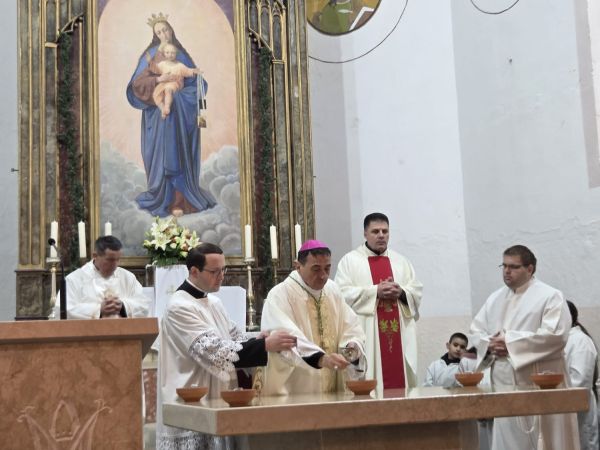 Posveta novog oltara u župi Gospe Karmelske u Smiljanu