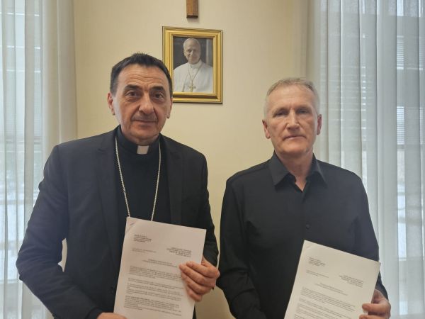 Gospićko-senjska biskupija ustupila zgradu Ožegovićianum u Senju za izgradnju Veteranskog centra hrvatskih branitelja Gospićko-senjska biskupija ustupila zgradu Ožegovićianum u Senju za izgradnju Veteranskog centra hrvatskih branitelja