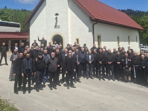 Svećenici Riječke nadbiskupije i Gospićko-senjske biskupije na IX. hodočašću Majci Božjoj od Krasna