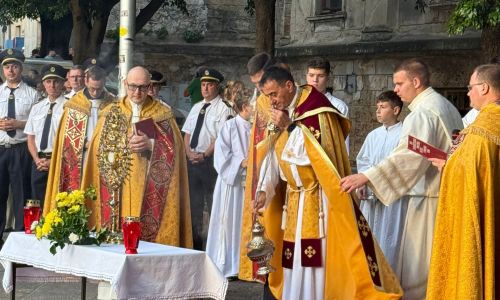 Gospićko-senjska biskupija - Senj svečano proslavio svetkovinu Presvetog Tijela i Krvi Kristove
