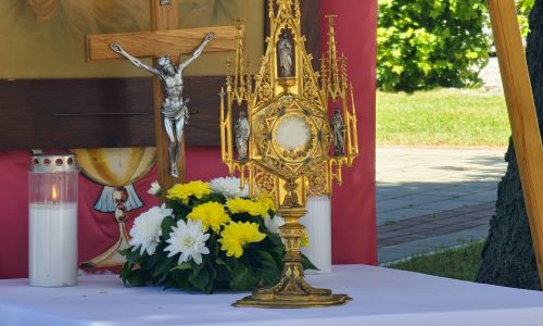 Gospićko-senjska biskupija - Trajno euharistijsko klanjanje u Gospiću – pripremni susret 27. rujna