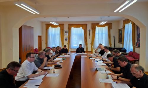 Gospićko-senjska biskupija - Održan drugi sastanak uoči proslave Dana hrvatskih mučenika na Udbini