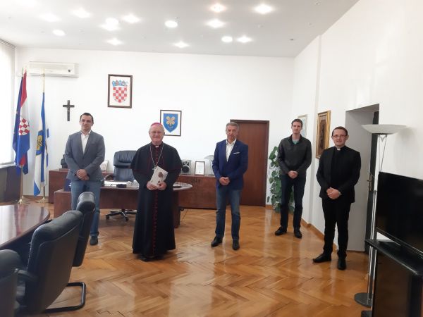 Susret biskupa Križića s članovima Stožera civilne zaštite Ličko-senjske županije
