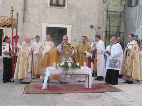Gospićko-senjska biskupija - Proslava svetkovine Presvetog Tijela i Krvi Kristove u senjskoj katedrali