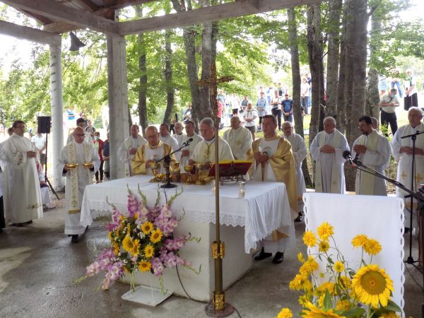 Biskup Zdenko Križić predvodio slavlje Velike Gospe u Svetištu na Krasnu