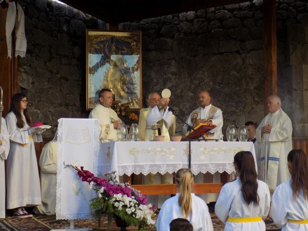 Nadbiskup Devčić na misi za stare i bolesne u svetištu Gospe od Čudesa