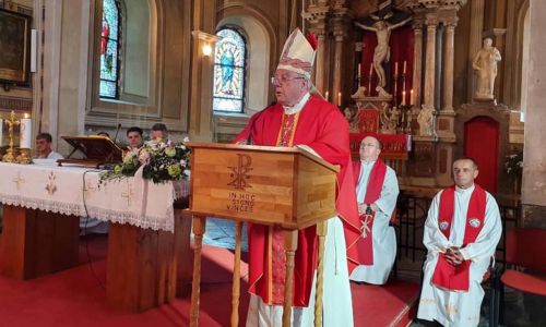 Biskup Bogović predvodio Križevu u Perušiću Biskup Bogović predvodio Križevu u Perušiću