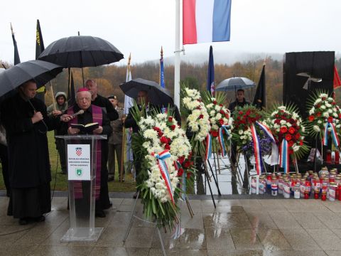 Gospićko-senjska biskupija - Biskup Bogović predvodio svetu misu povodom 28. obljetnice pada Saborskog