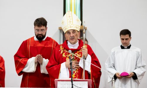 Gospićko-senjska biskupija - U Prozorju svečano proslavljena svetkovina Predragocjene Krvi Kristove