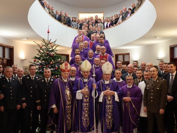 Predbožićno čestitanje i oproštaj od mons. Marka Mede u Vojnom ordinarijatu u RH