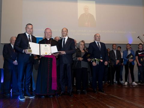 Gospićko-senjska biskupija - Gospićko-senjski biskup mons. Zdenko Križić proglašen je počasnim građaninom Ličko-senjske županije