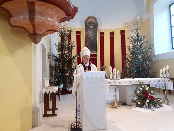 Svečano misno slavlje na Božić u gospićkoj katedrali predvodio je gospićko-senjski biskup mons. Zdenko Križić