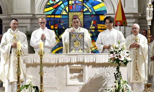 Gospićko-senjska biskupija - U Svetištu Gospe Sinjske svečano proslavljena svetkovina sv. Franje