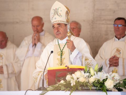 Gospićko-senjska biskupija - U Krasnu svečano proslavljena Velika Gospa: Biskup  Marko Medo – „Najveće čudo je kada ozdravi ljudsko srce“