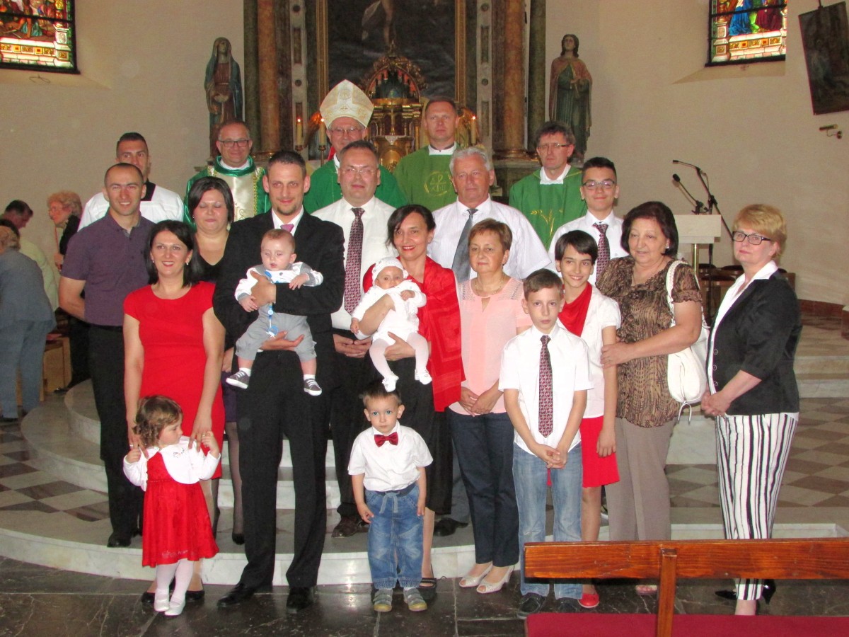 og biskup krizic krstio 5 dijete u obitelji vojvodic