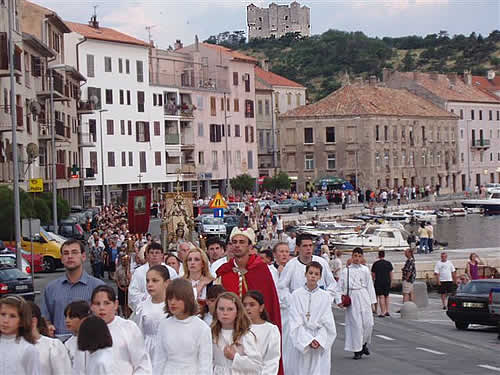 ProcesijakrozSenjnablagdanGospeKarmelske2005.